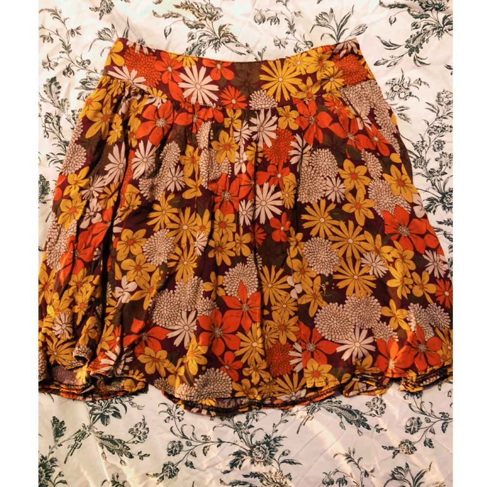 Adorable 70’s vibe mini skirt